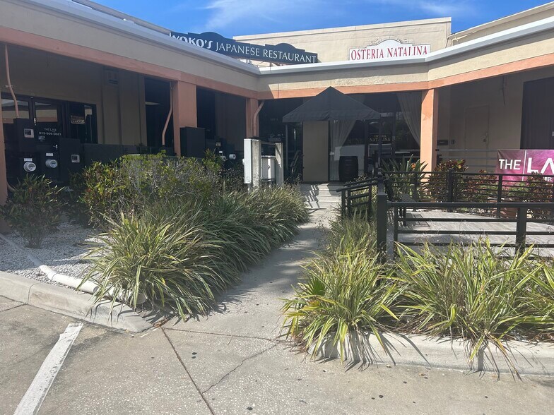 More Photos Of 3215-3217 S Macdill, Tampa Unknown For Lease