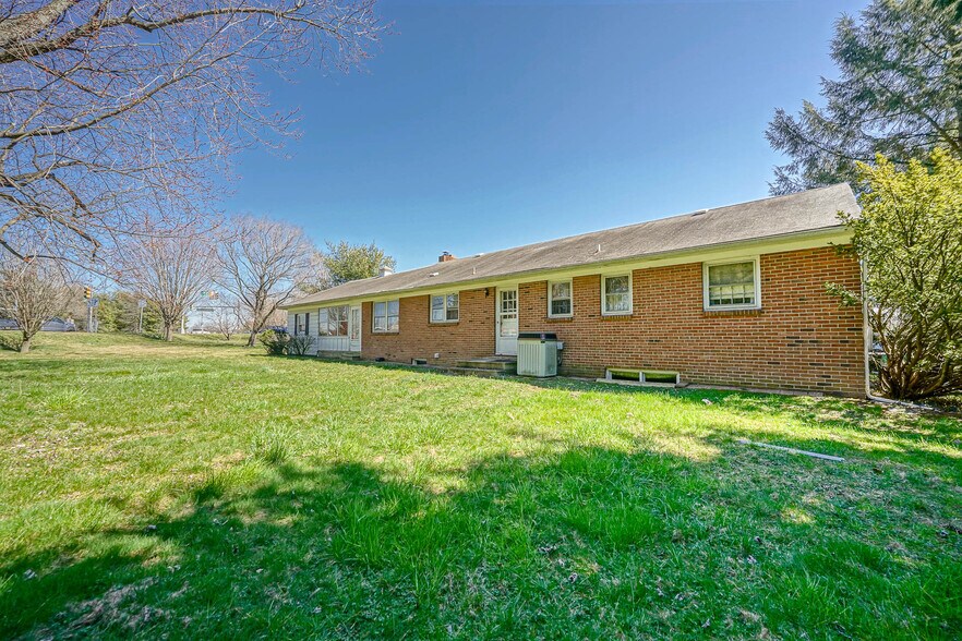 More Photos Of 73 Berlin Cross Keys Rd, Williamstown Specialty For Sale