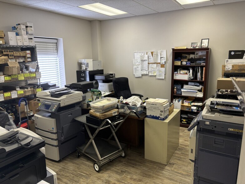 More Photos Of 1983 Vanderhorn Dr, Memphis Warehouse For Lease