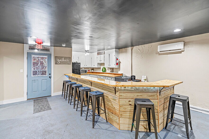 More Photos Of 102 N Cambridge St, Ninety Six Office For Sale