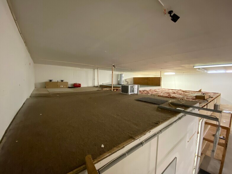 More Photos Of 180 Sunny Valley Rd, New Milford Light Distribution For Lease