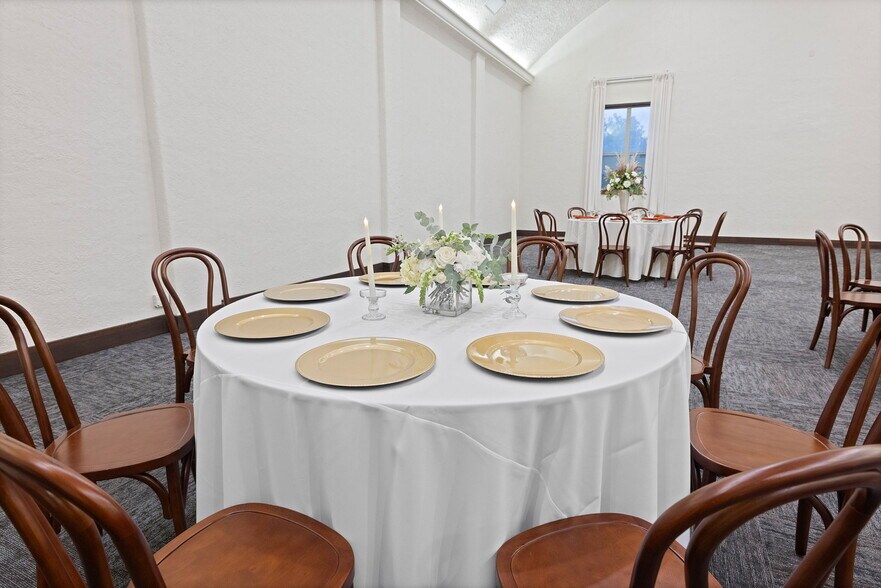 More Photos Of 128 S E St, Exeter Storefront For Sale