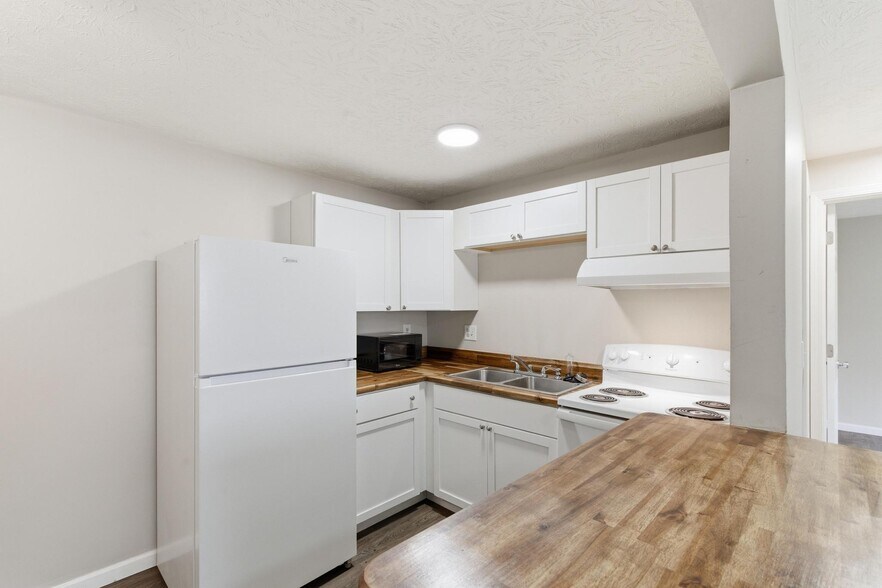 More Photos Of 1631 Jackson Ln, Middletown Multifamily For Sale