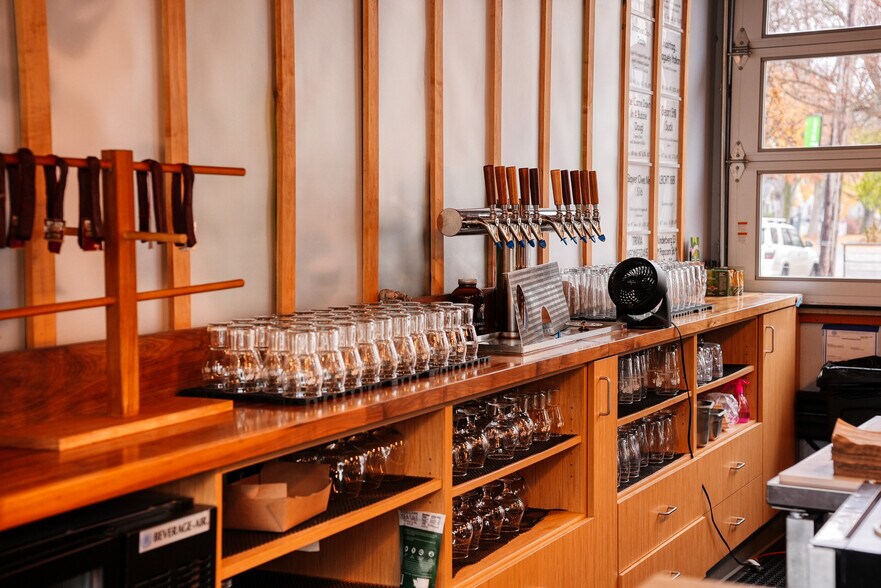 More Photos Of 557 North St, Madison Warehouse For Lease