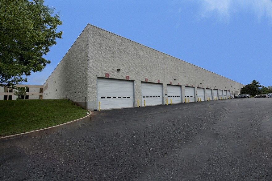More Photos Of 2525 Monroe Blvd, Norristown Distribution For Lease