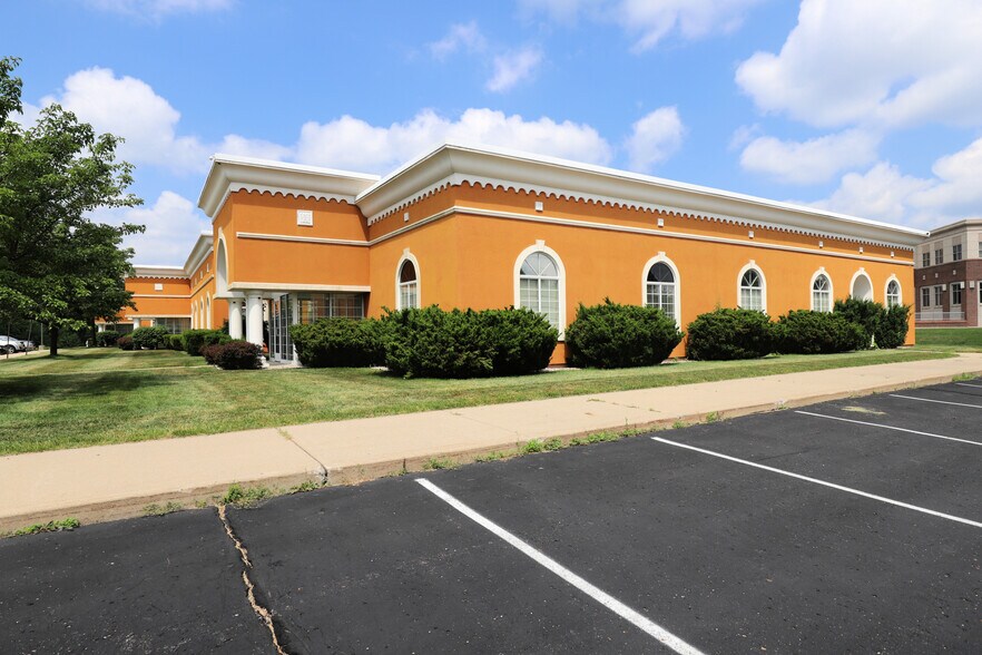 More Photos Of 1055 Charter Dr, Flint Medical For Sale