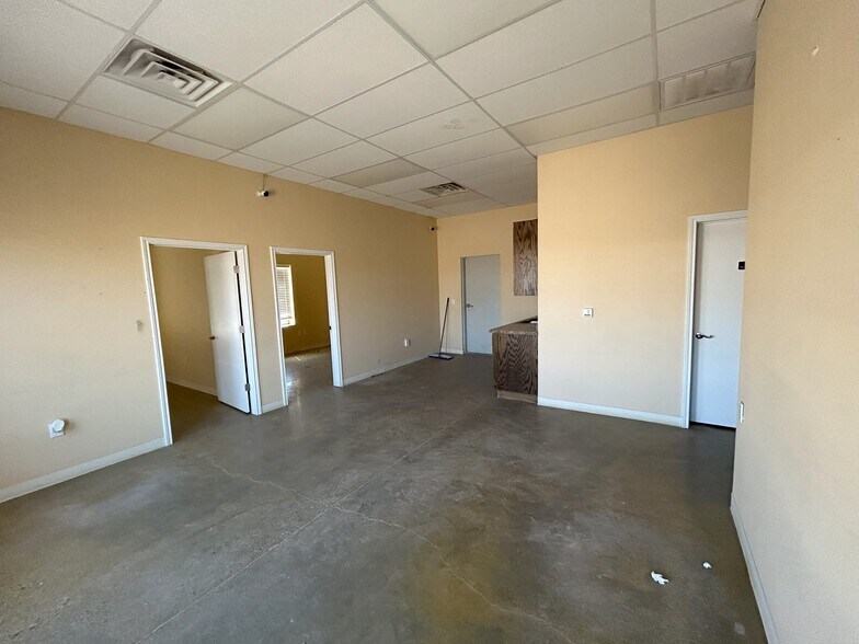 More Photos Of 1389 Oil Mil Rd, Pecos Warehouse For Lease