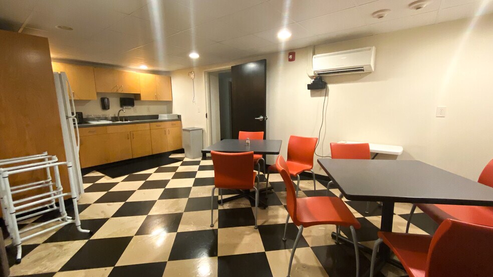 More Photos Of 823 Broad St, Augusta Office For Lease