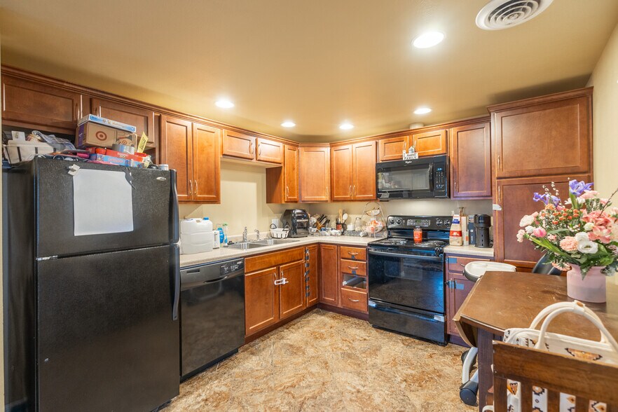 More Photos Of 701 I St, Bedford Warehouse For Sale