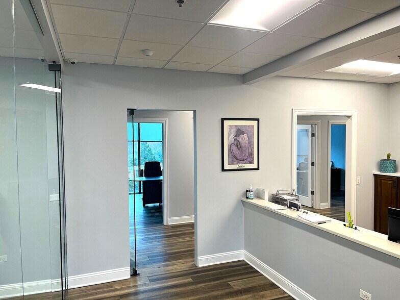 More Photos Of 600 Enterprise Dr, Oak Brook Medical For Lease