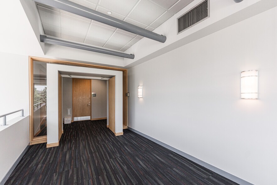 More Photos Of 290 Springfield Dr, Bloomingdale Medical For Lease