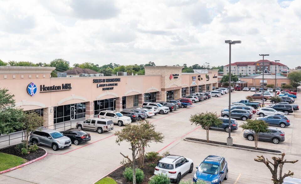 More Photos Of 5614-5650 E Sam Houston Pky N, Houston Medical For Lease