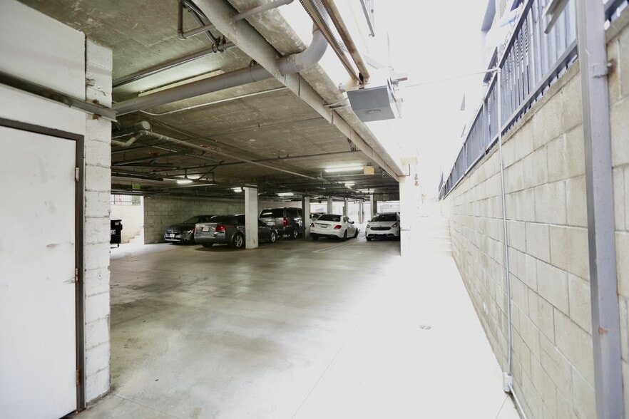 More Photos Of 14317 Friar St, Van Nuys Apartments For Sale