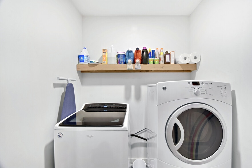 More Photos Of 1607 Norwich St, Brunswick Flex For Sale