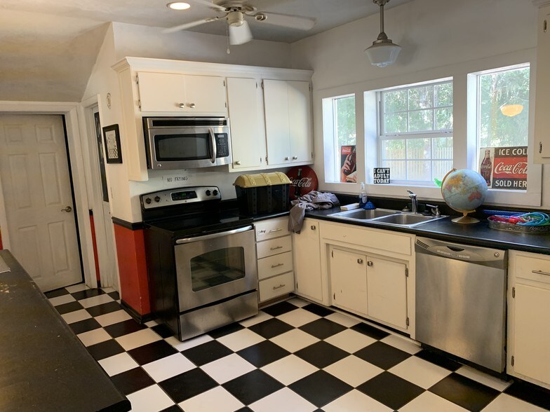 More Photos Of 1906 Talpeco Rd, Tallahassee Daycare Center For Sale