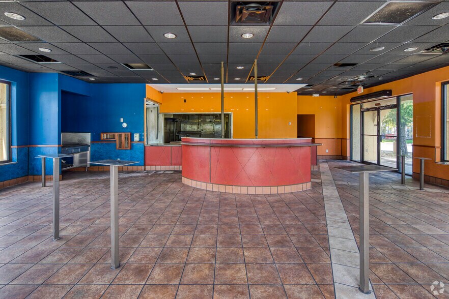 More Photos Of 1855 E Memorial Blvd, Lakeland Fast Food For Sale