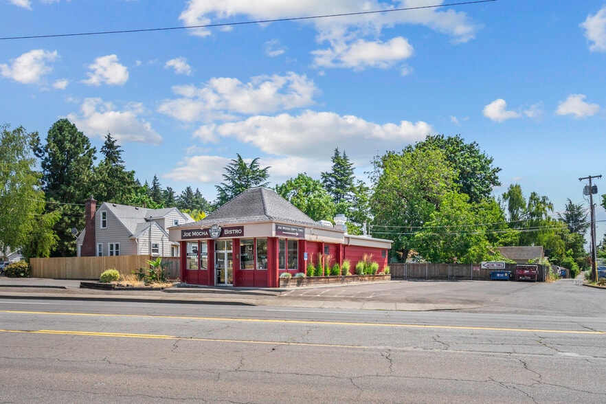More Photos Of 1760 Market St NE, Salem Freestanding For Sale