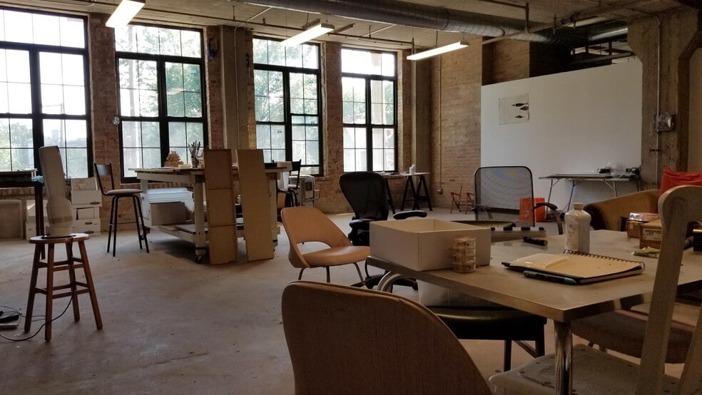 More Photos Of 5333-5339 W Lake St, Chicago Warehouse For Lease