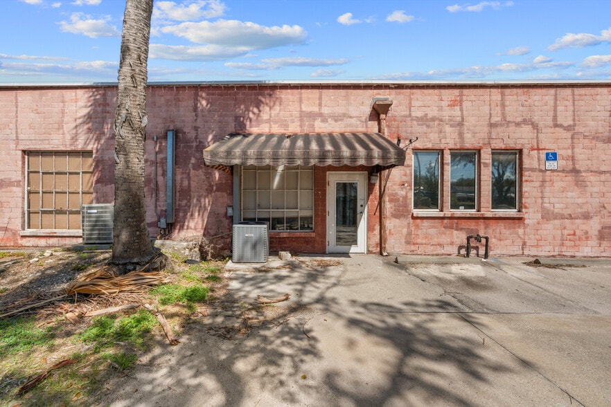 More Photos Of 304 S Magnolia Ave, Ocala Freestanding For Lease