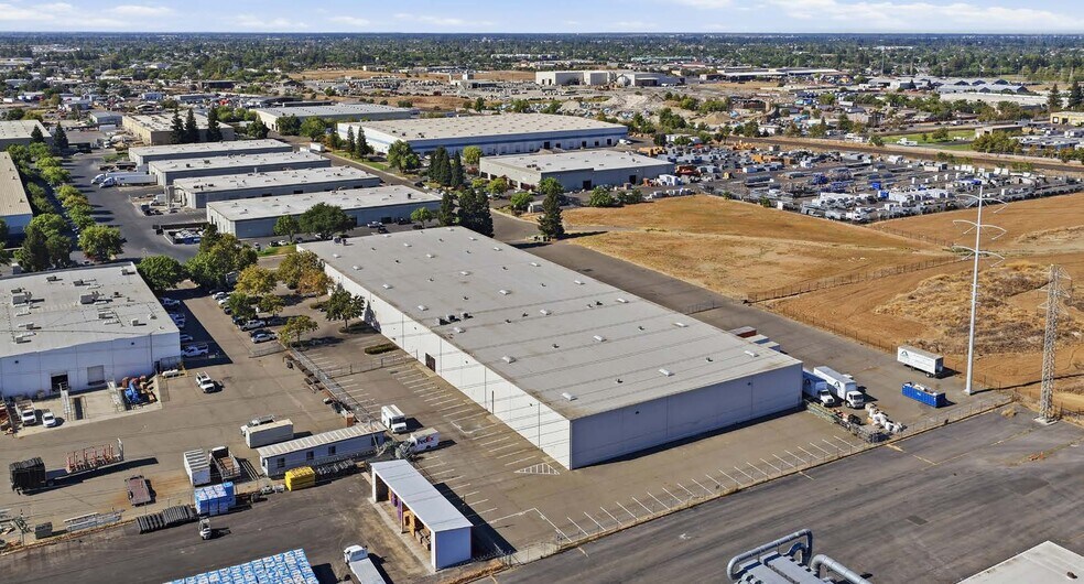 More Photos Of 8388 Rovana Cir, Sacramento Warehouse For Lease