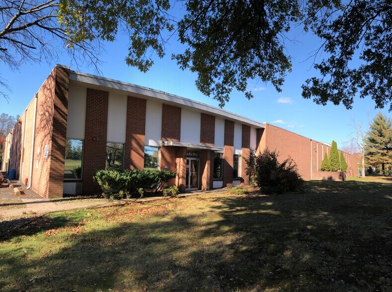 More Photos Of 5 Lexington Ave, East Brunswick Warehouse For Lease