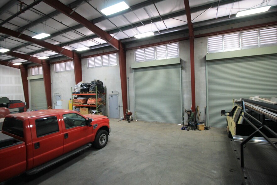More Photos Of 1026 Lauia St, Kapolei Warehouse For Lease