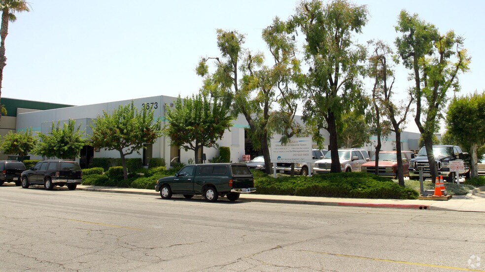 Primary Photo Of 3673 N Industry Ave, Lakewood Flex For Lease