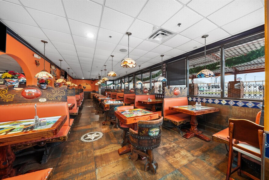 More Photos Of 1420 Interstate Dr, Cookeville Restaurant For Sale