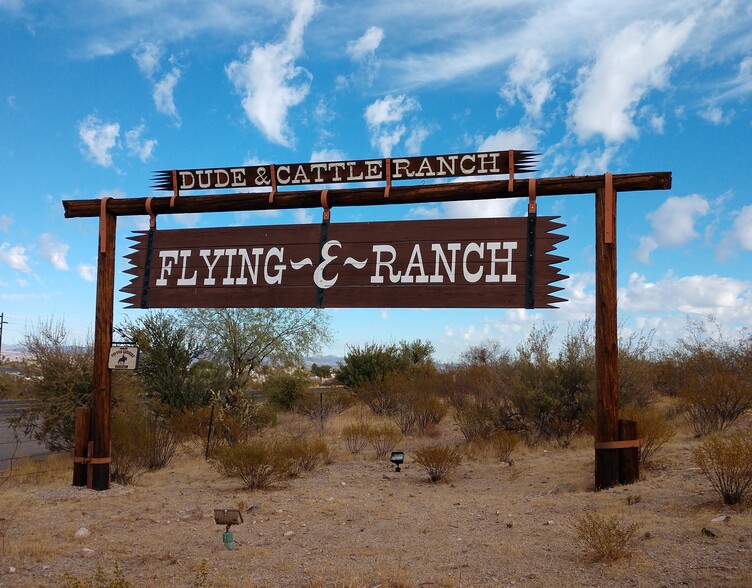 Primary Photo Of SEC Flying E Ranch Rd & US-60, Wickenburg Land For Sale