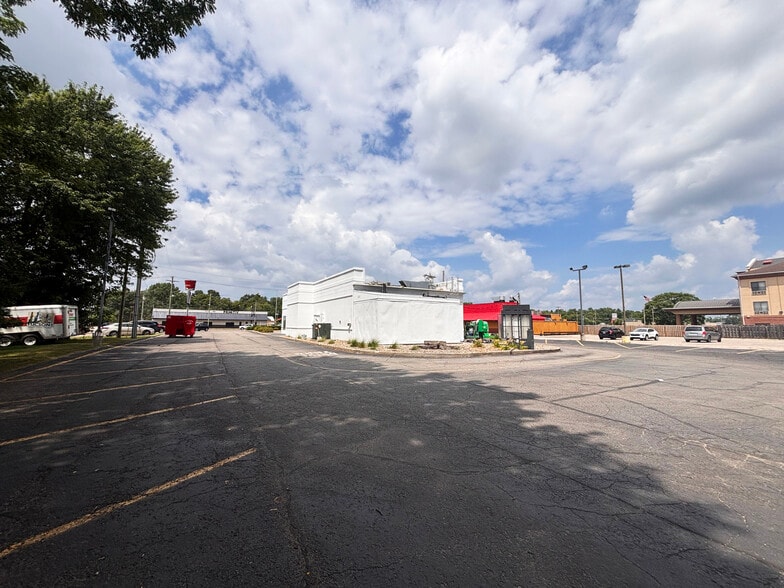 More Photos Of 1295 S 11th St, Niles Fast Food For Lease