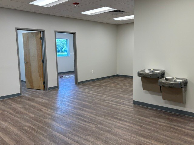 More Photos Of 8221-8249 Vicela Dr, Sarasota Office For Sale