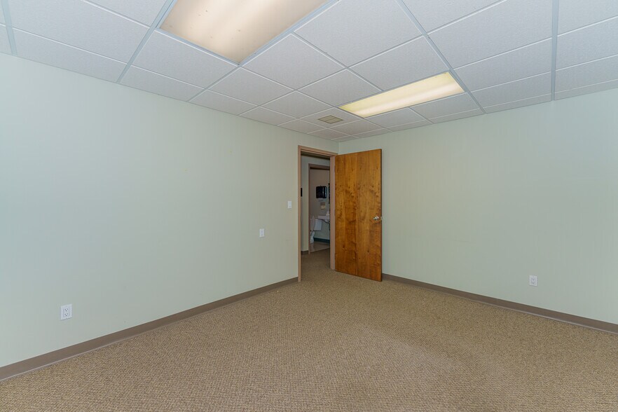 More Photos Of 961-963 State Route 146, Clifton Park Medical For Lease