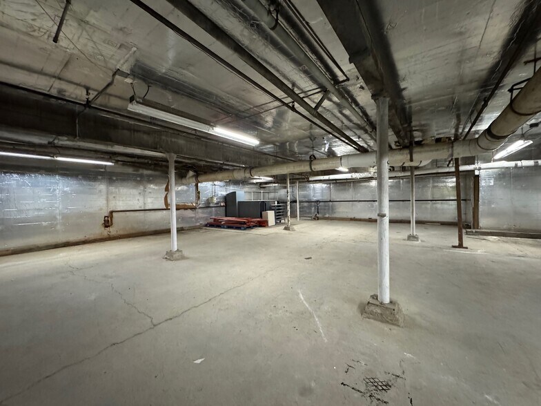 More Photos Of 195 Hudson St, Cornwall-on-Hudson Distribution For Lease