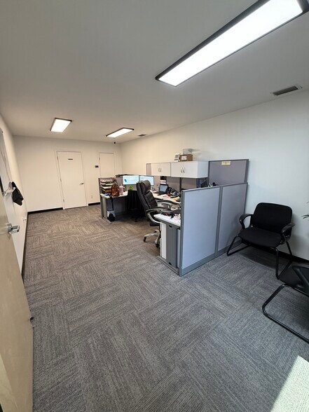 More Photos Of 2540 Leroy Stevens Rd, Mobile Light Manufacturing For Lease