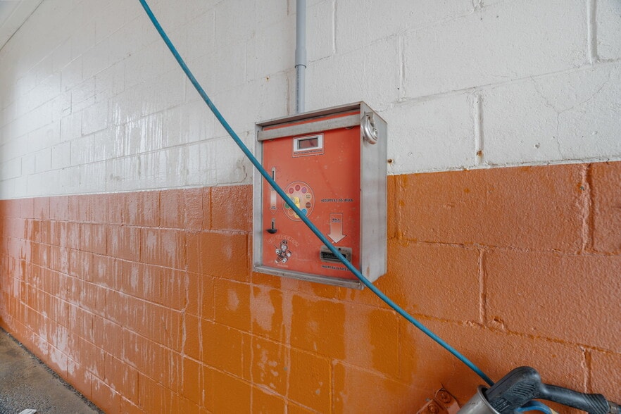 More Photos Of 1620 Keuper Blvd NE, Massillon Carwash For Sale