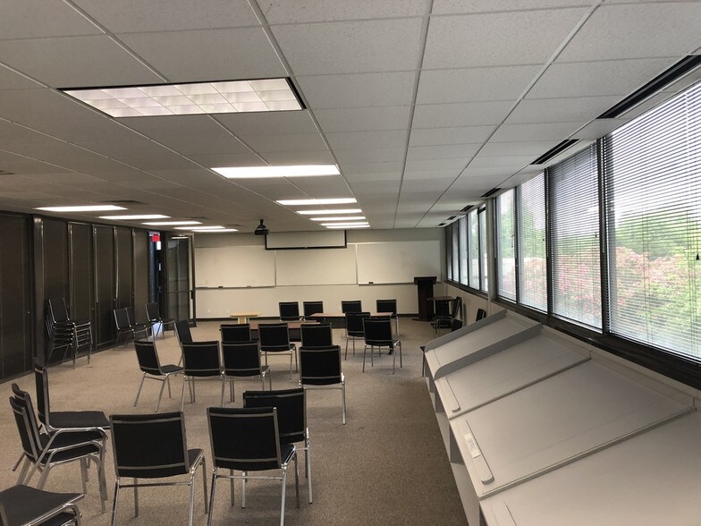 More Photos Of 5295 Hollister St, Houston Office For Sale