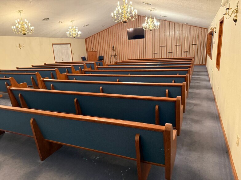 More Photos Of 11971 US 49, Marmaduke Funeral Home For Sale