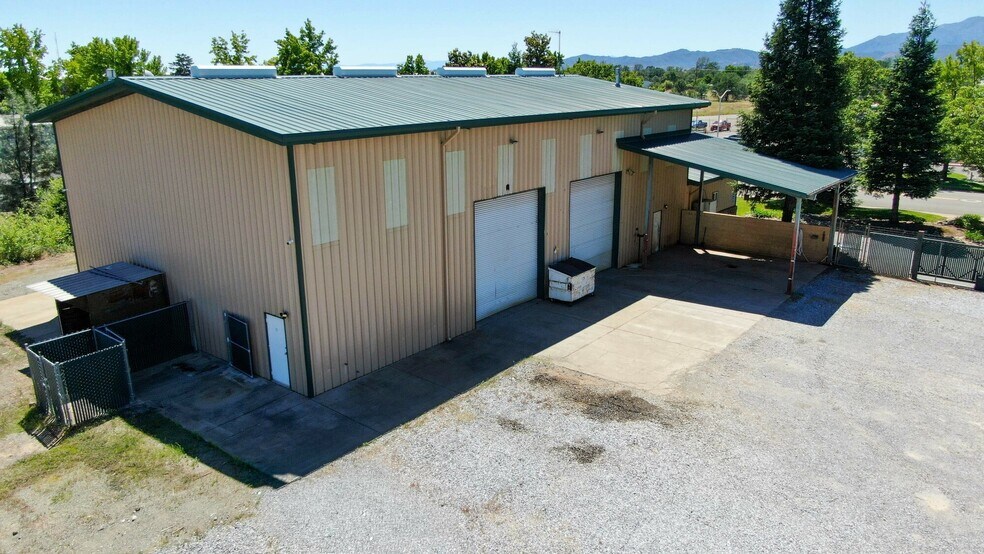 More Photos Of 1577 Beltline Rd, Redding Warehouse For Lease