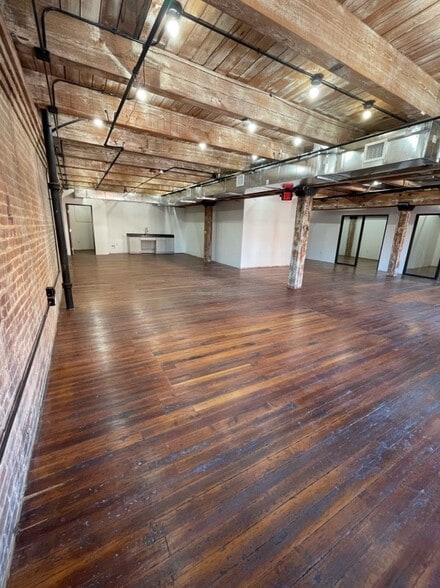 More Photos Of 208 N Market St, Dallas Office For Lease