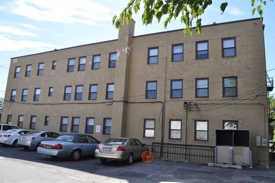 More Photos Of 22 Lawrence Ave, Smithtown Office For Lease