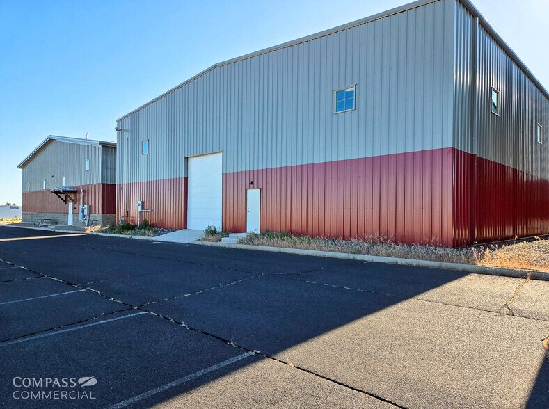 More Photos Of 63205 Gibson Air Rd, Bend Airplane Hangar For Sale