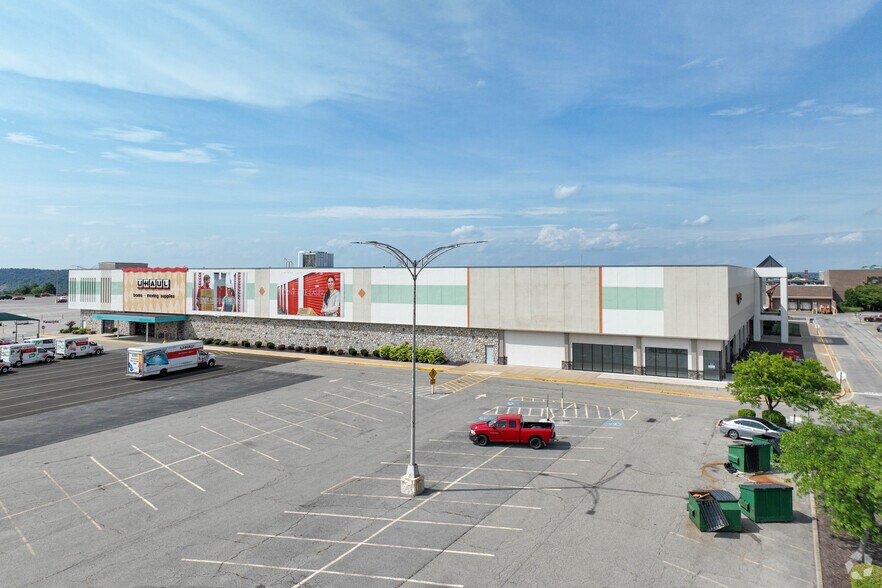 More Photos Of 100 Beaver Valley Mall Blvd, Monaca Department Store For Lease