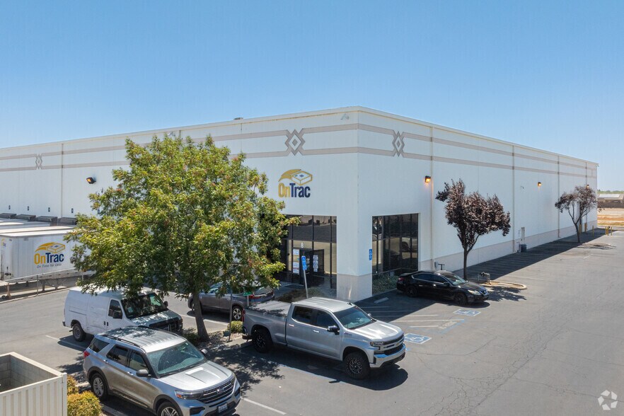 More Photos Of 9860 Ferguson Ave, Visalia Distribution For Lease