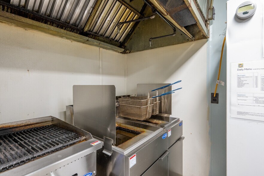 More Photos Of 2598 Tennessee Ave N, Parsons Storefront For Sale