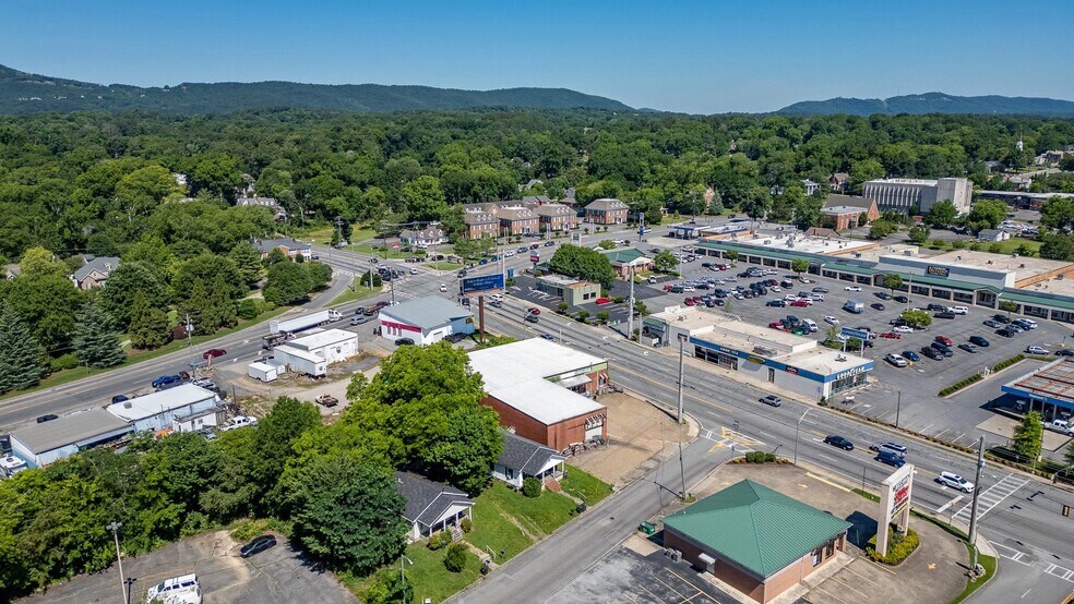 More Photos Of 303 W Walnut Ave, Dalton Flex For Lease