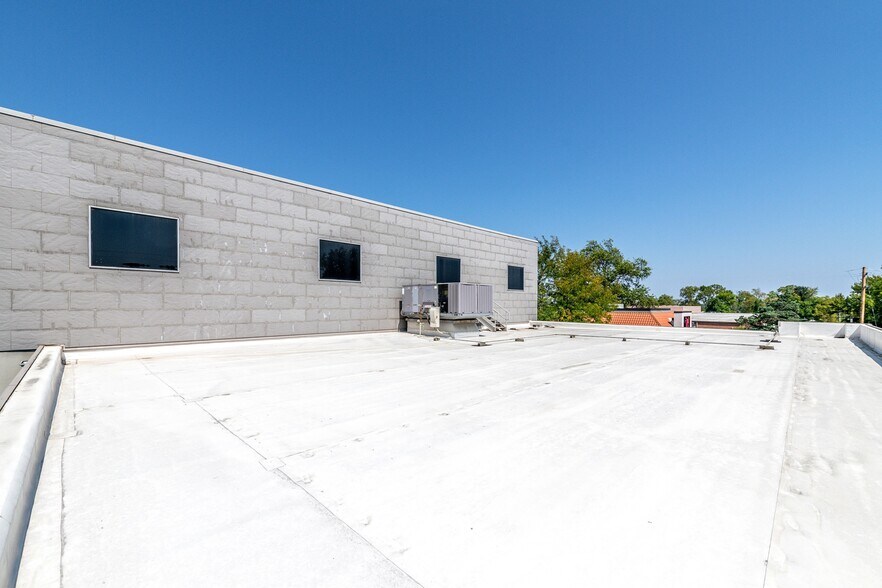 More Photos Of 9345 Olive Blvd, Saint Louis General Retail For Sale