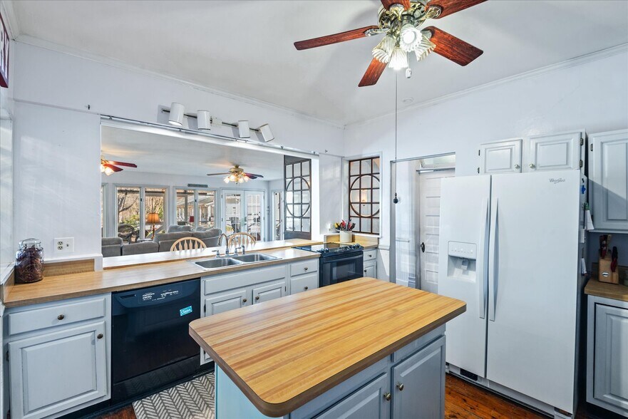 More Photos Of 115 E Broaddus Ave, Bowling Green Apartments For Sale