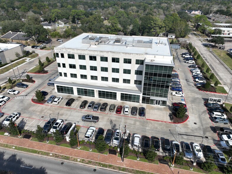 More Photos Of 505 S Friendswood Dr, Friendswood Medical For Lease
