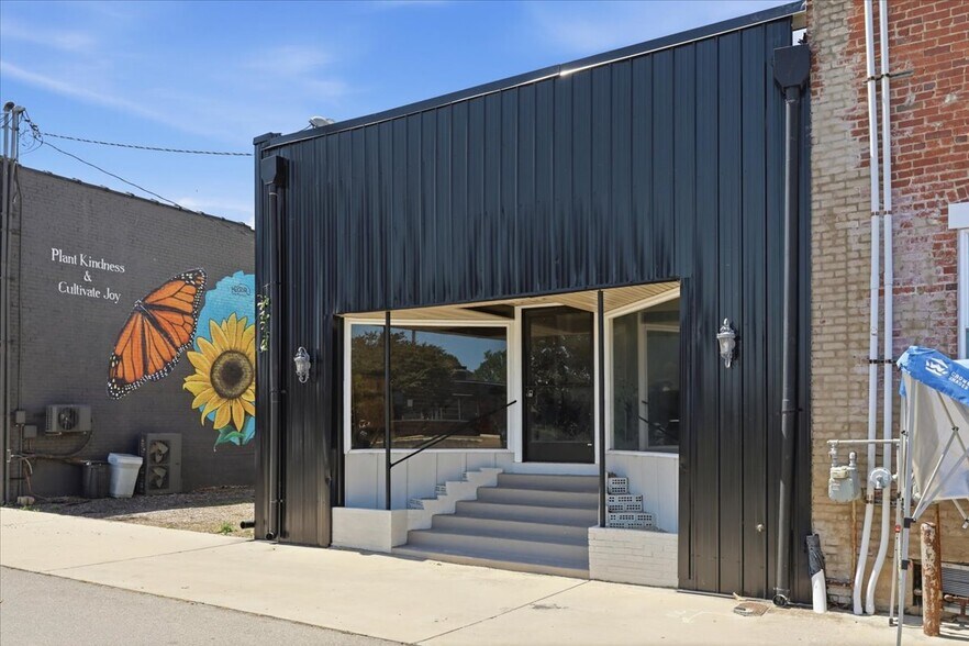 More Photos Of 110 E Broadway St, Lenoir City Storefront Retail Office For Sale