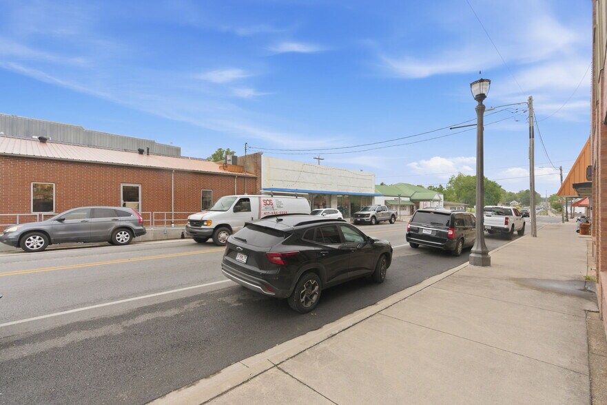 More Photos Of 805 Main St, Cassville General Retail For Sale